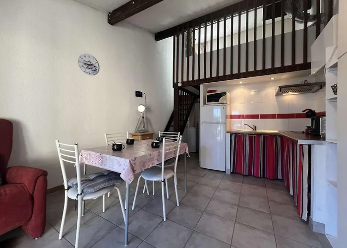 Pavillon Confort Avec Parking Et Piscine Collective - Gn180-057 Villa